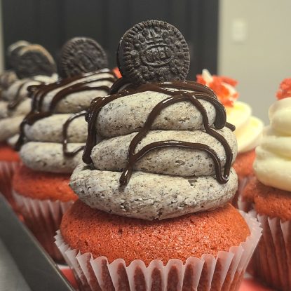 red velvet oreo cupcakes 1